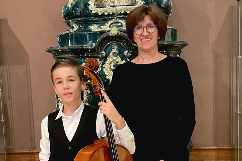 links: Anton Dietze (Violoncello), rechts: Irina Stark (Korrepetitorin) beim 77. Stavenhagenwettbewerb vom 21.-23.11.2025 in Greiz
